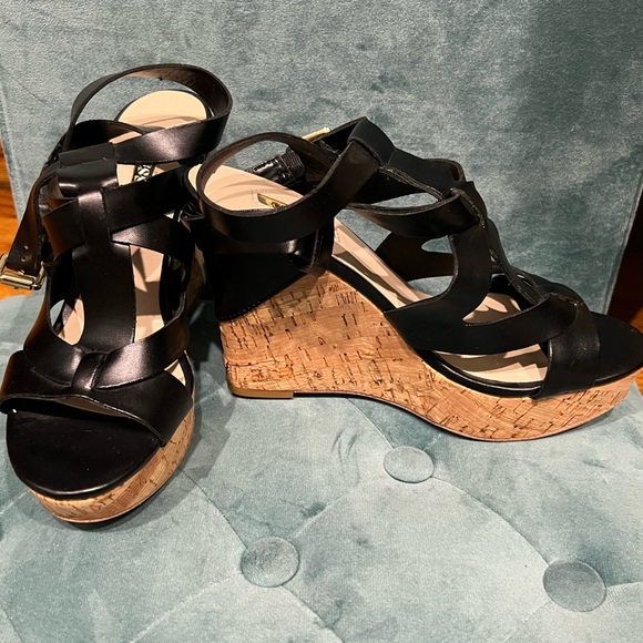 Guess Wood Wedges - Picture 2 of 3
